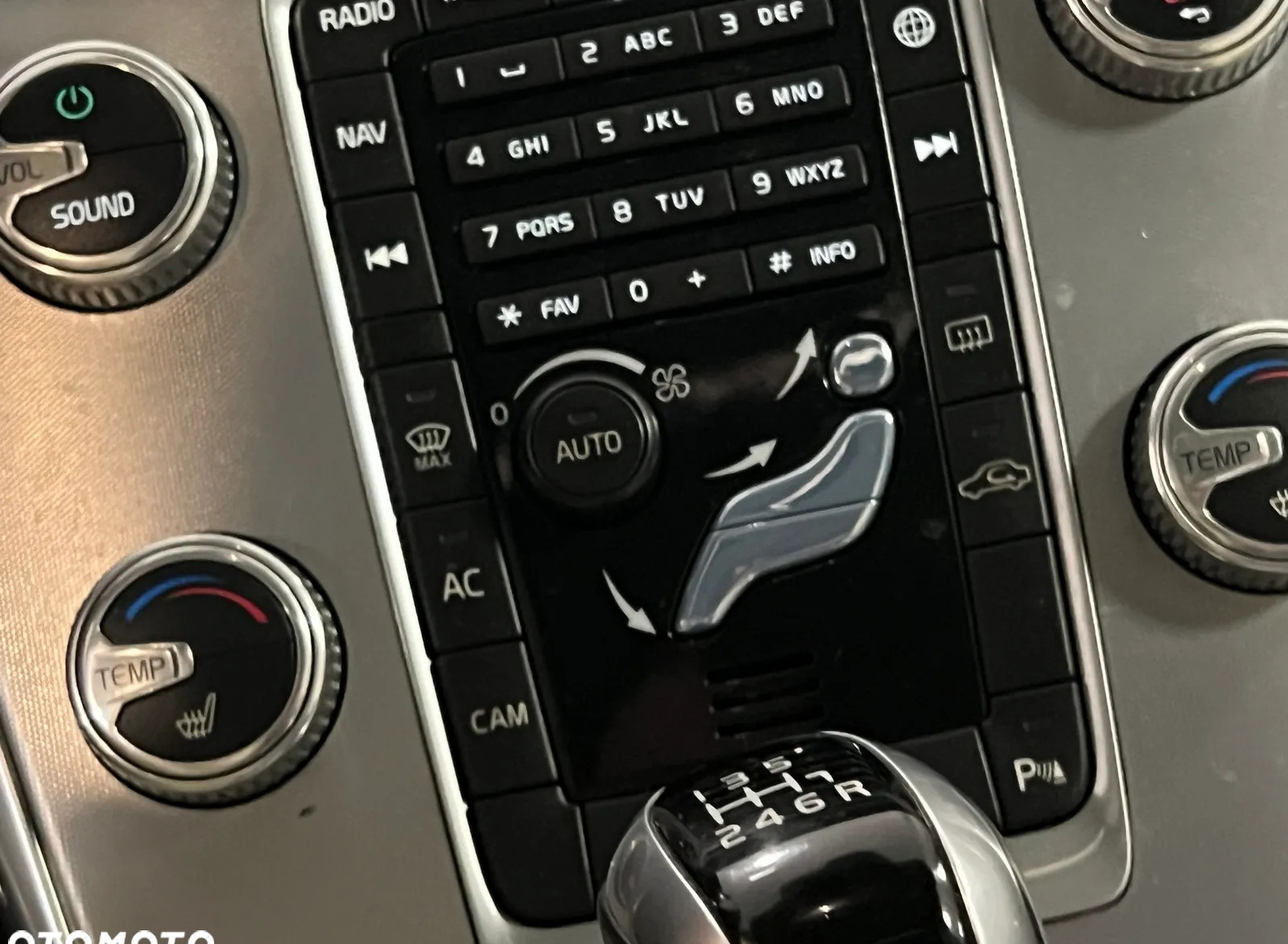 Volvo XC 60 cena 125700 przebieg: 162000, rok produkcji 2017 z Stawiszyn małe 172
